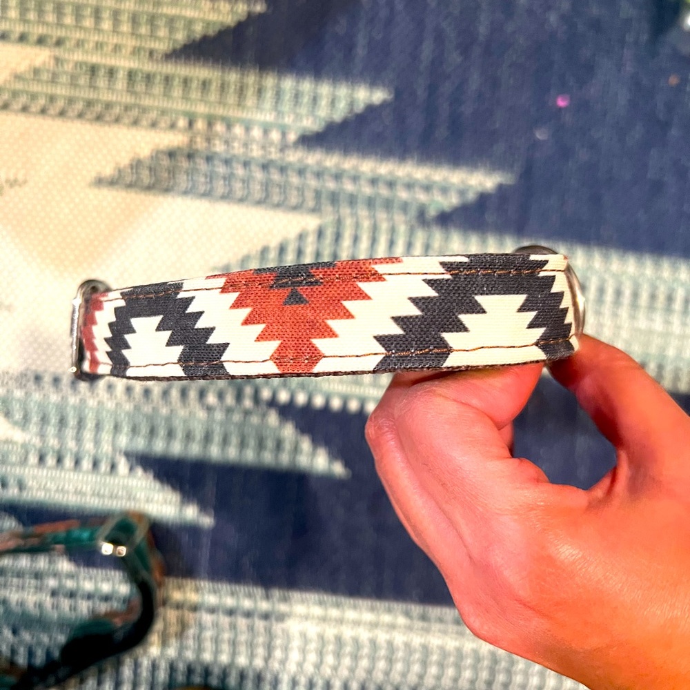Bryn and co. size med chevron dog collar